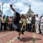 sean-garnier-does-freestyle-soccer-tricks-in-mumbai