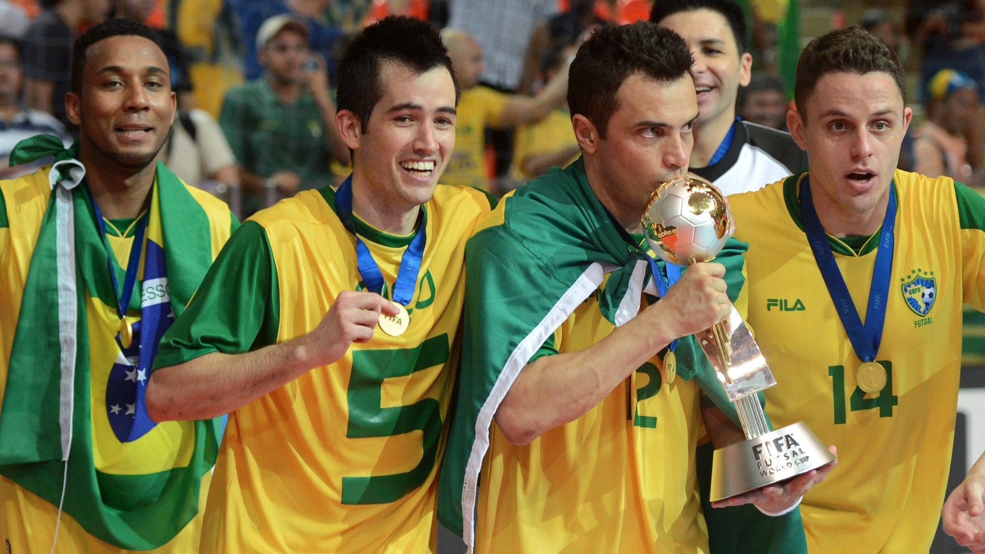 A Gazeta  Maior ídolo do futsal mundial, Falcão vem a Vitória