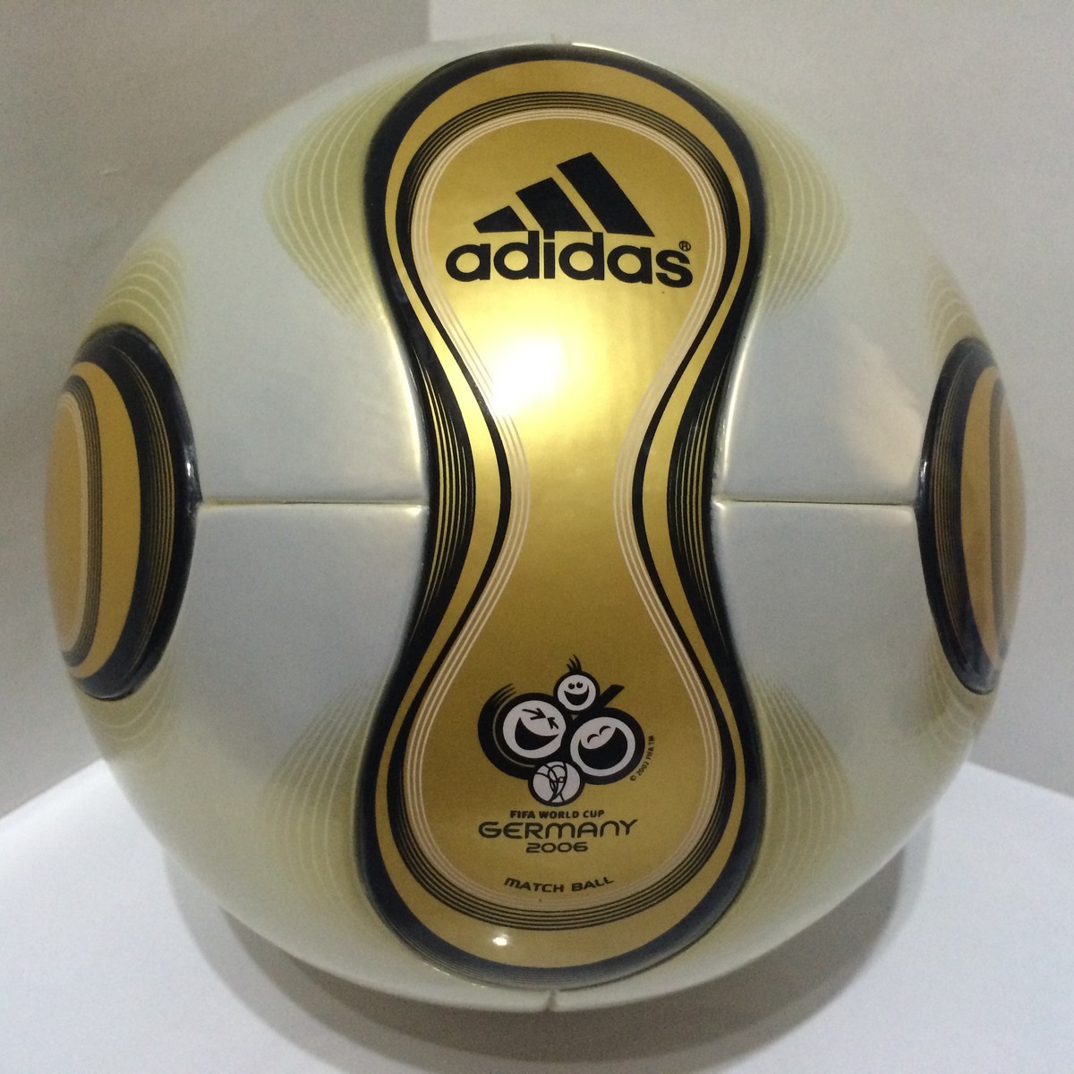 Ball of Fame: The 10 Most Valuable Official Match Balls of the 21st Century  - Urban Pitch