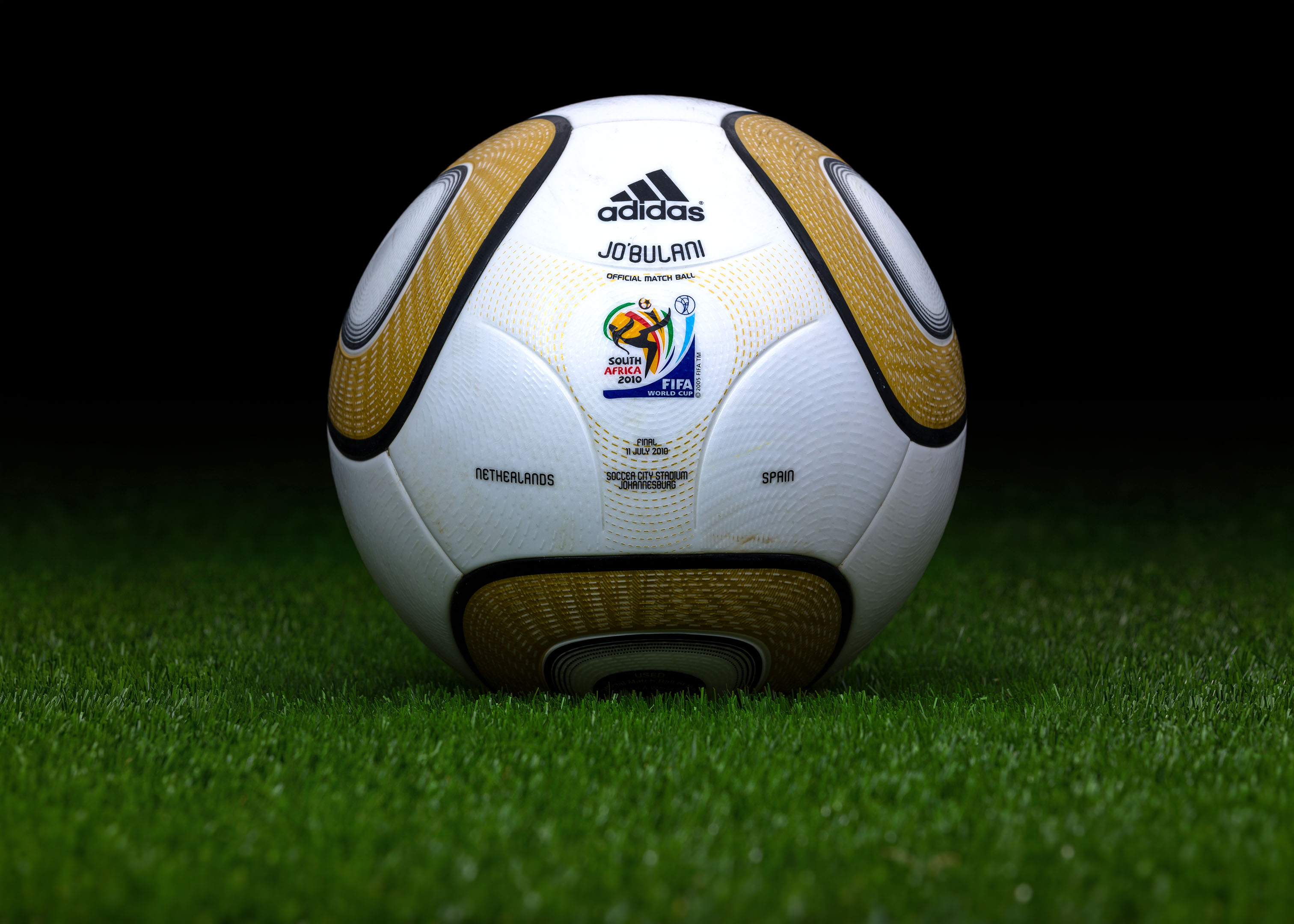 The world 's most expensive soccer ball in the world Photo