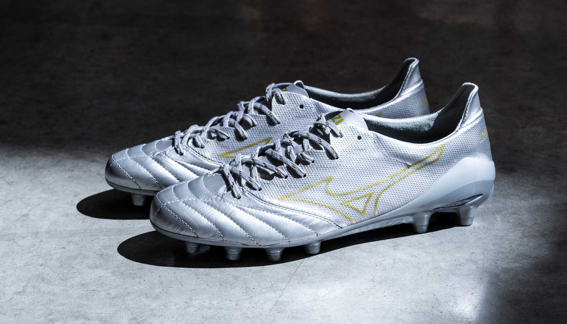 mizuno boots