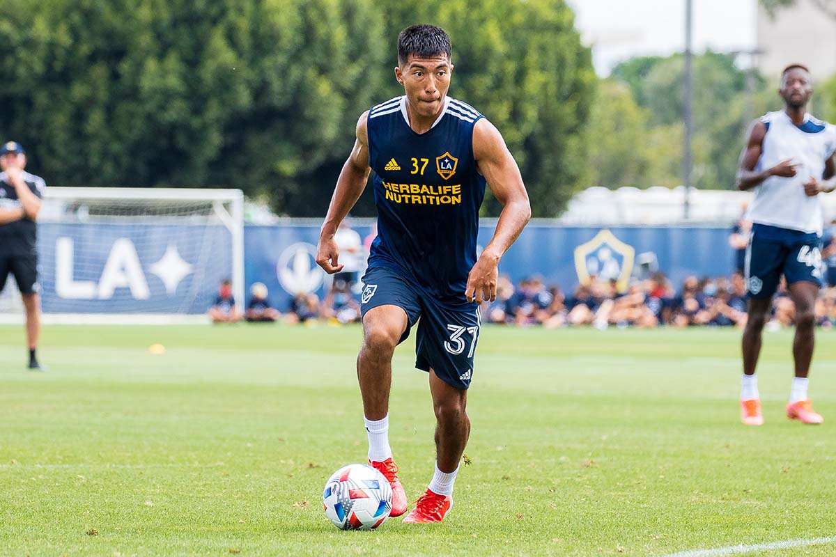 LA Galaxy II sign midfielder Daniel Aguirre