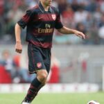 Robin-Van-Persie-in-the-2007-08-Arsenal-third-kit