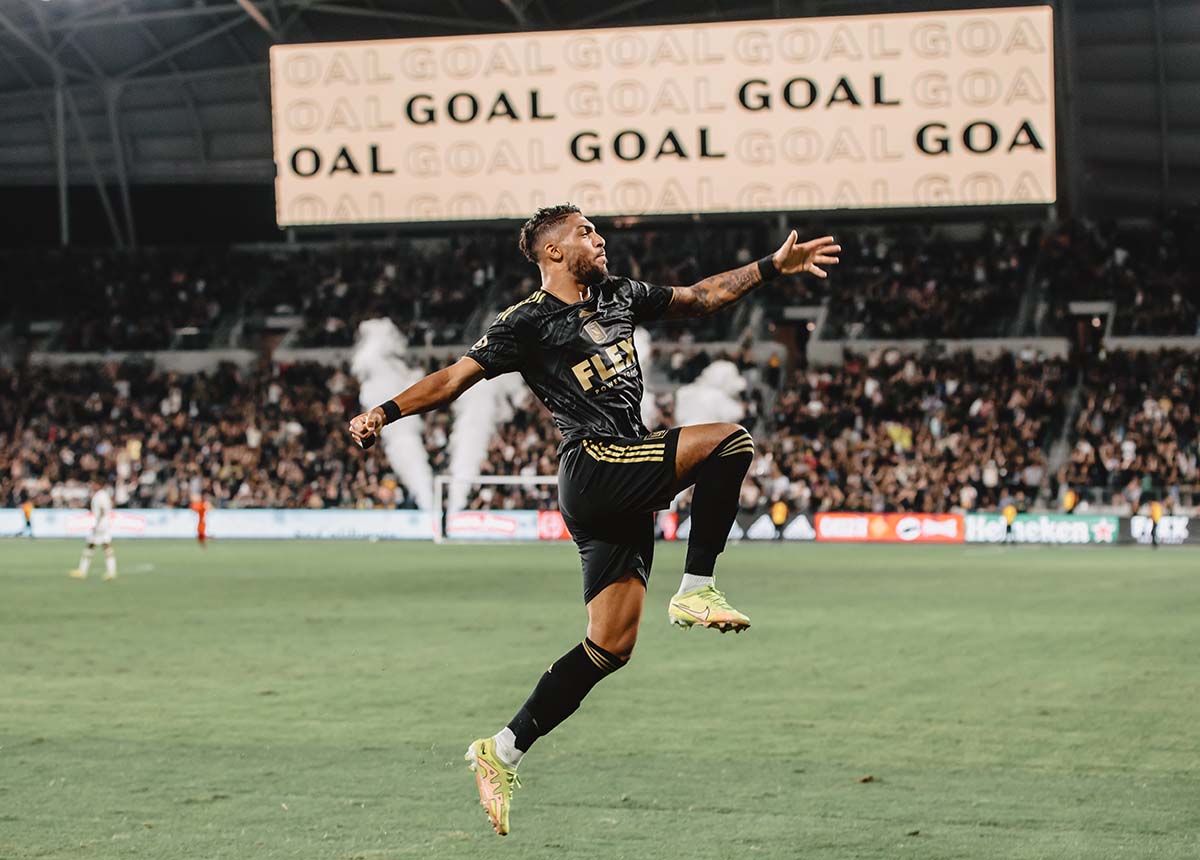 El Tráfico Playoffs: LAFC punches West final ticket after thrilling finish  over LA Galaxy