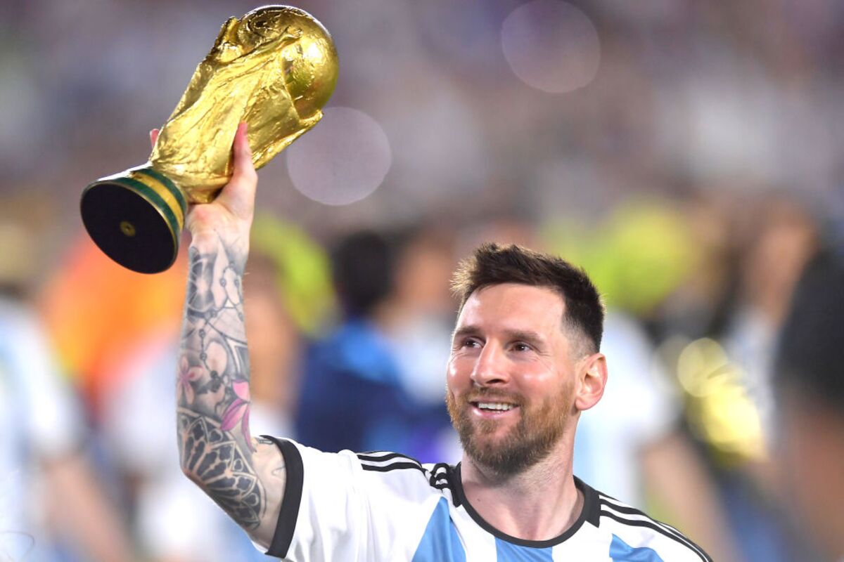 Messi mania grips Argentina in 1st match as World Cup champs