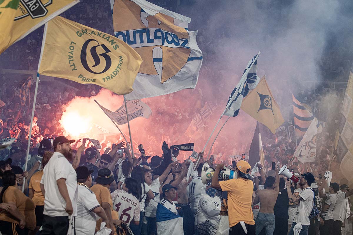 la galaxy el trafico rose bowl