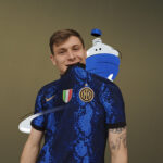 nike-inter-milan-2021-22-home-kit-football-recycled-plastic-bottle-designboom01